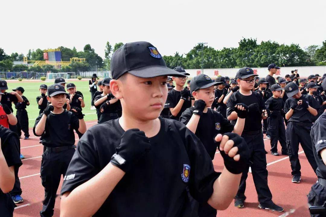 最新特警服,最新特警服，時代標志與執(zhí)法力量的象征