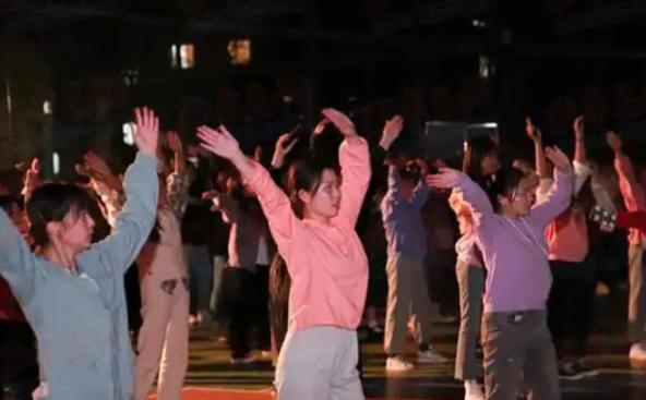 DJ舞最新潮流，小巷深處的跳舞圣地